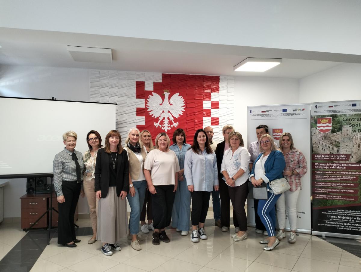 zdjęcie grupowe z wizyty studyjnej